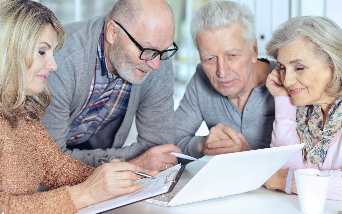 Gruppe af ældre mennesker