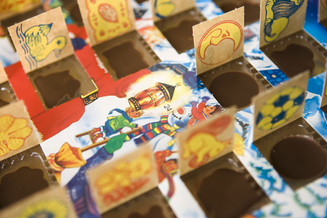 Chokoladejulekalender med åbne låger