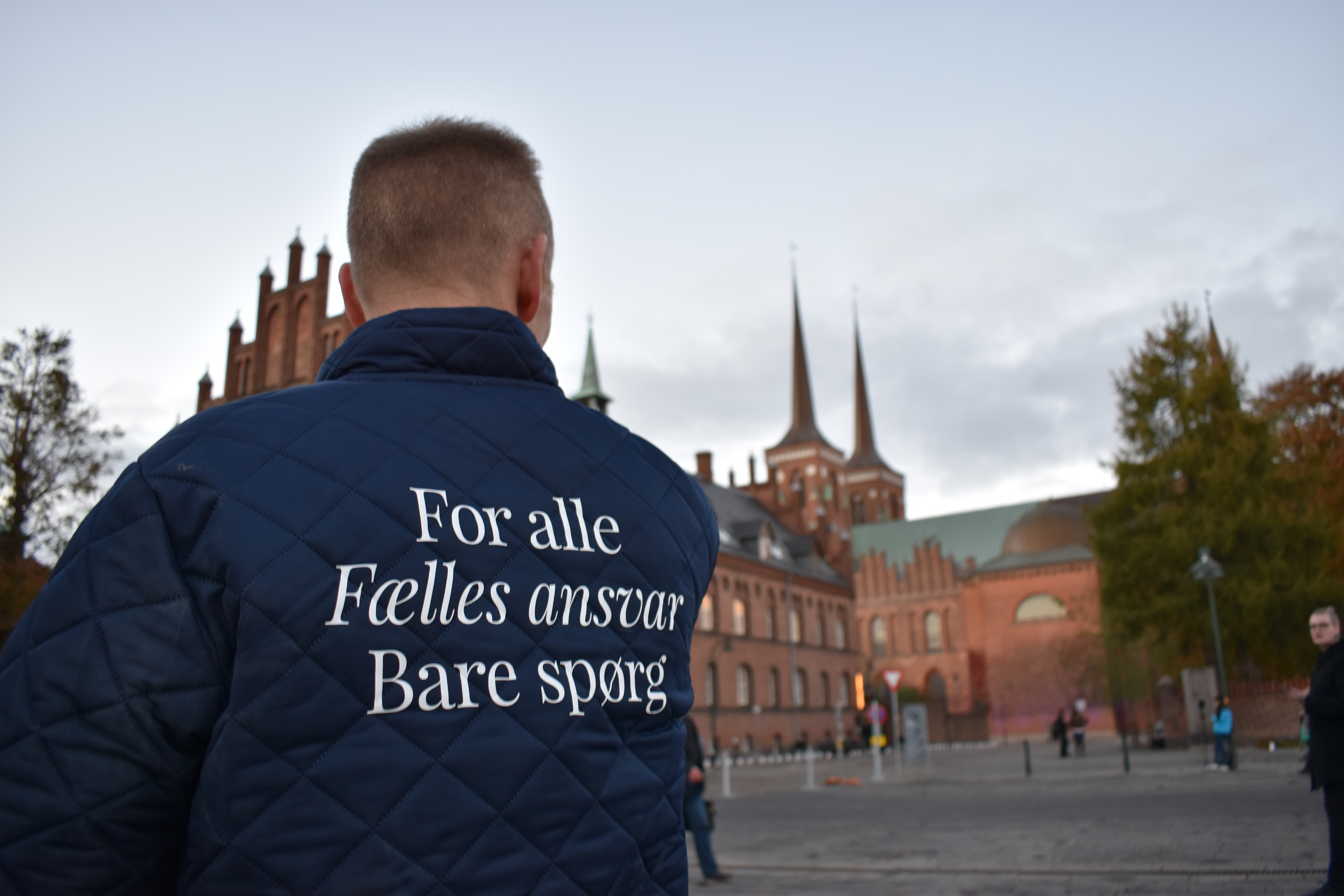 billede af husværten foran Byens hus