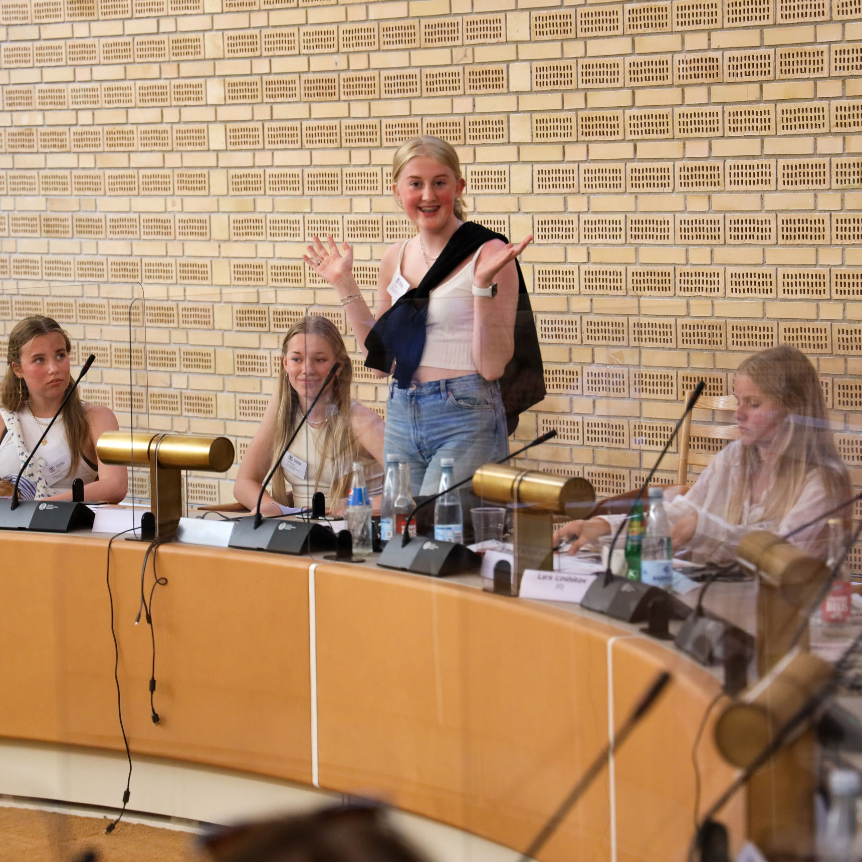 Møde i byrådssalen.